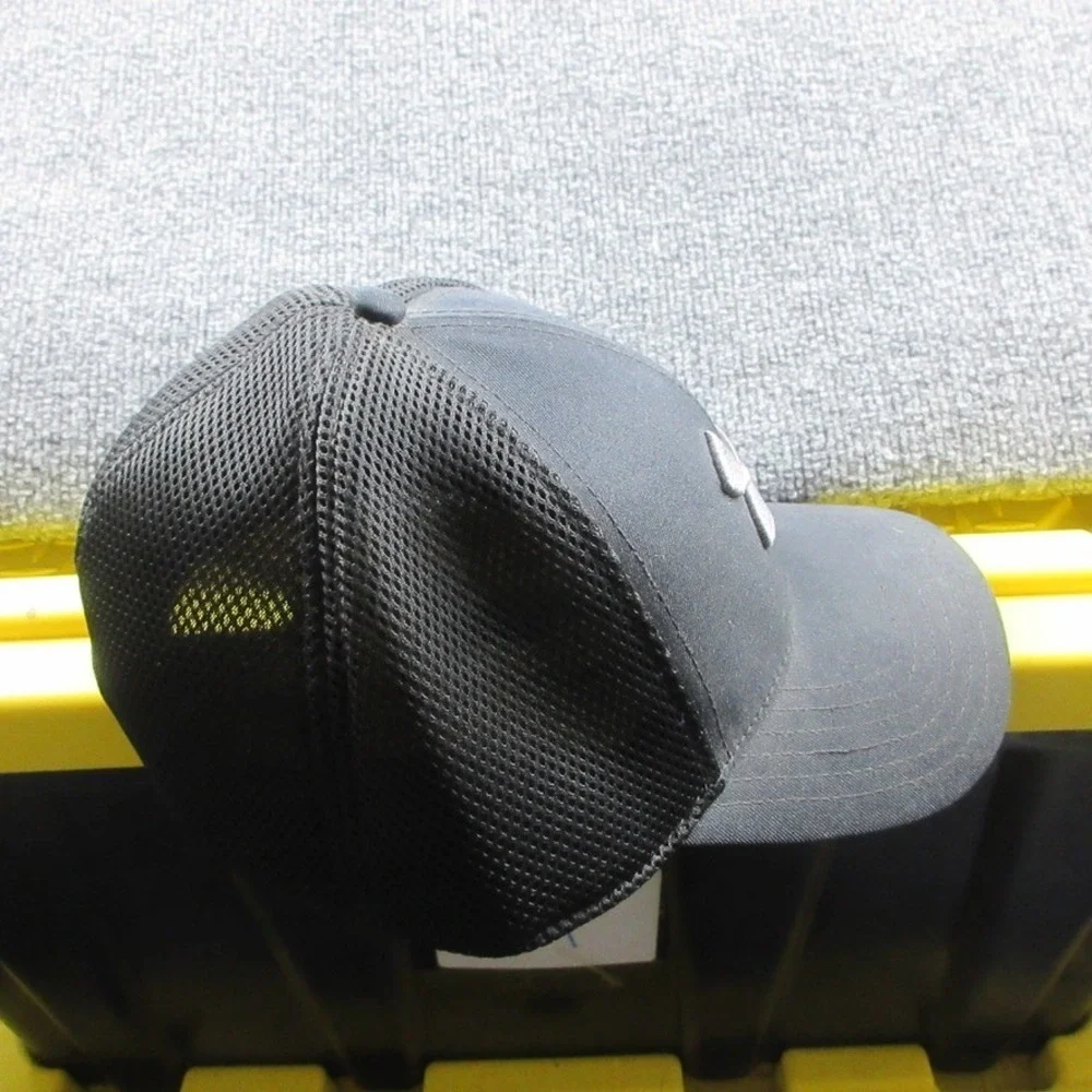 Under Armour Hat Cap Fitted Adult L XL Black Strap Back Mesh Logo Baseball Mens